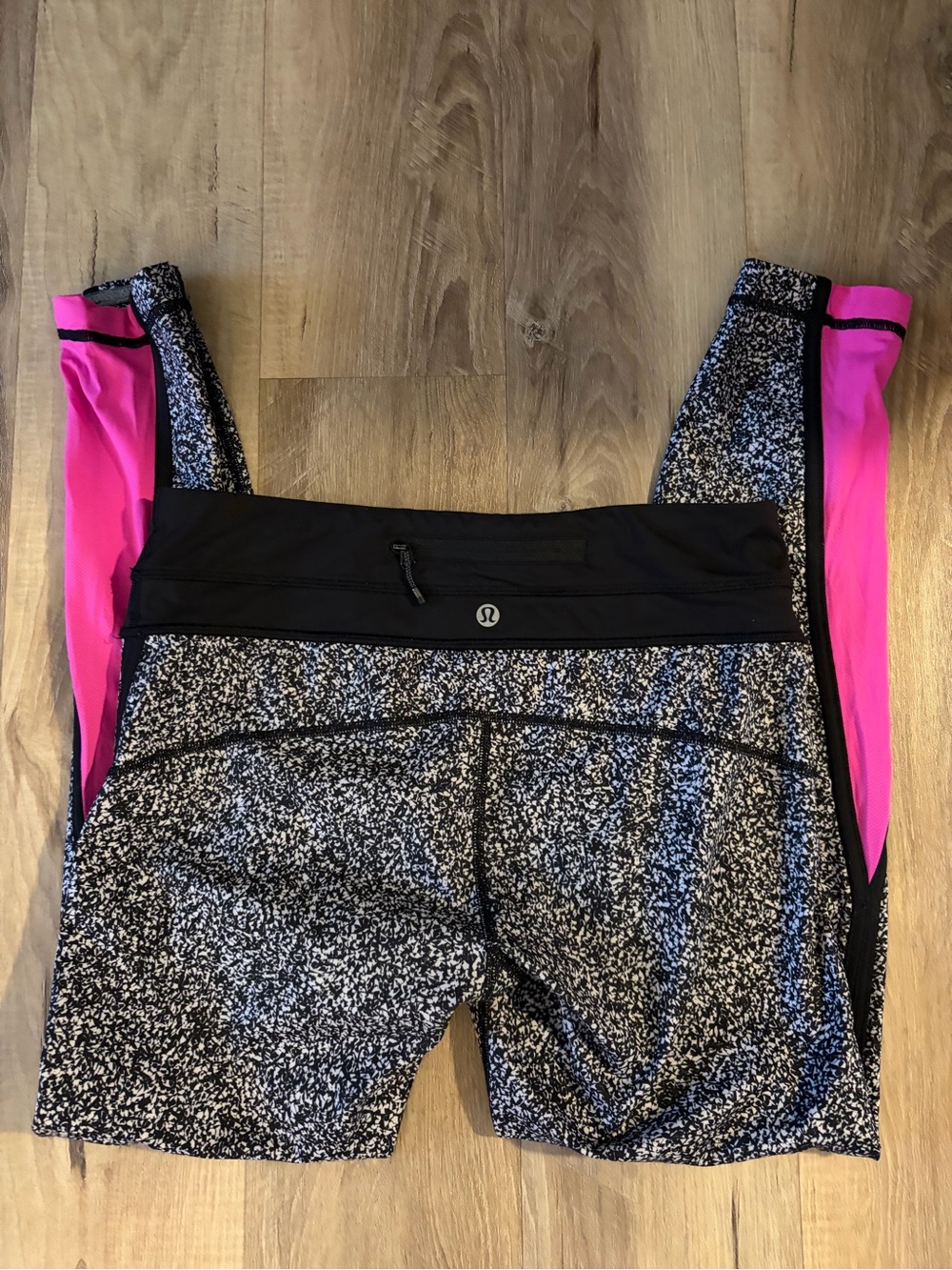 Lululemon Pace Tight Flashback Static White Black Pink Panels Like New Size 6